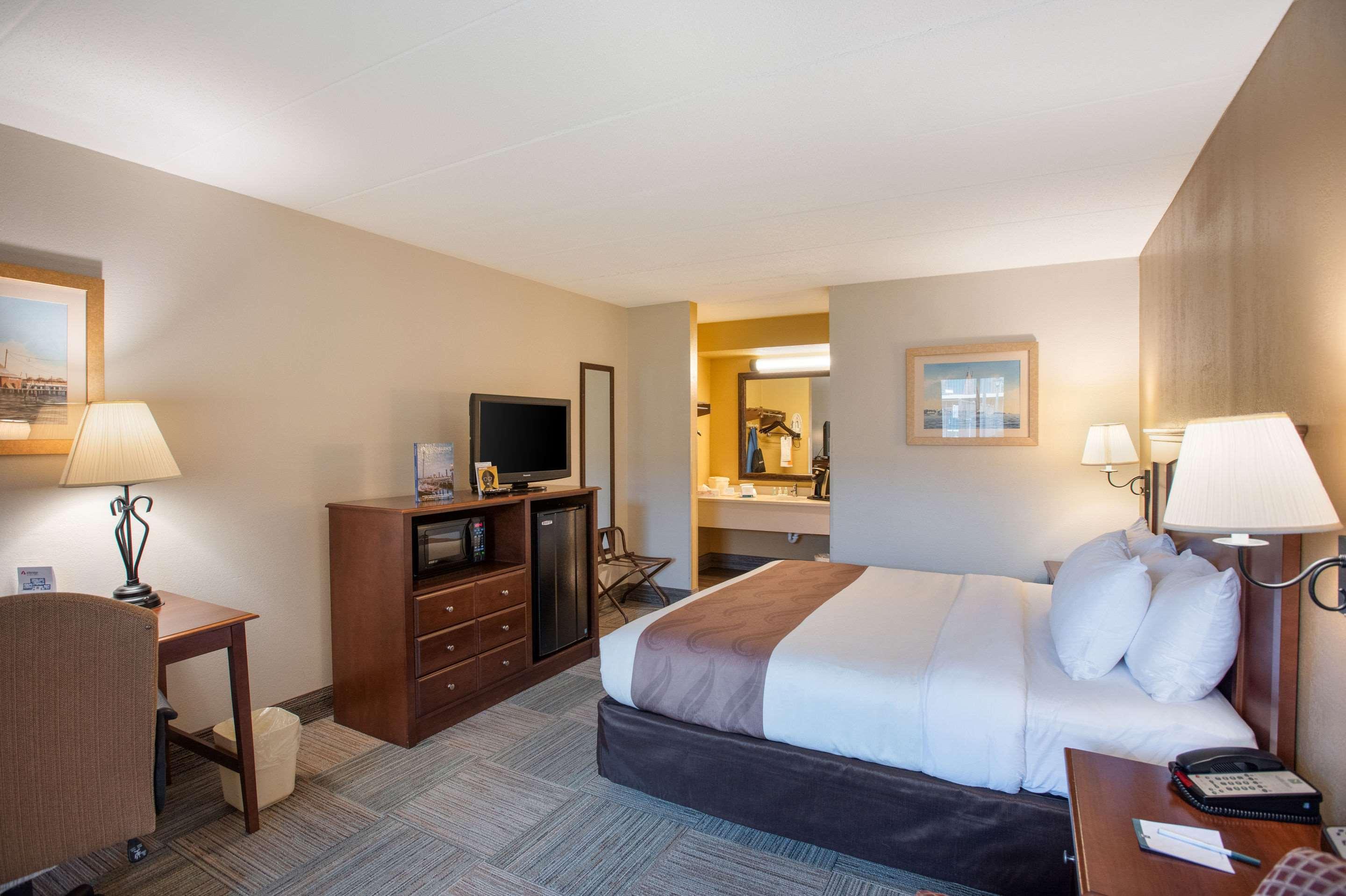 Quality Inn Істон Екстер'єр фото
